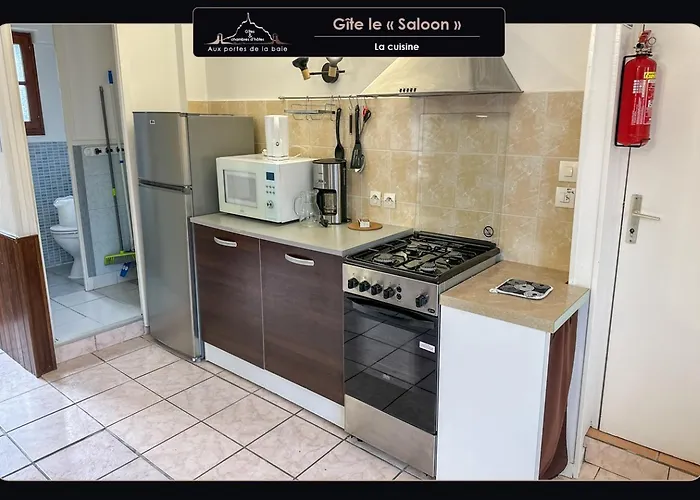 Aux Portes De La Baie - *