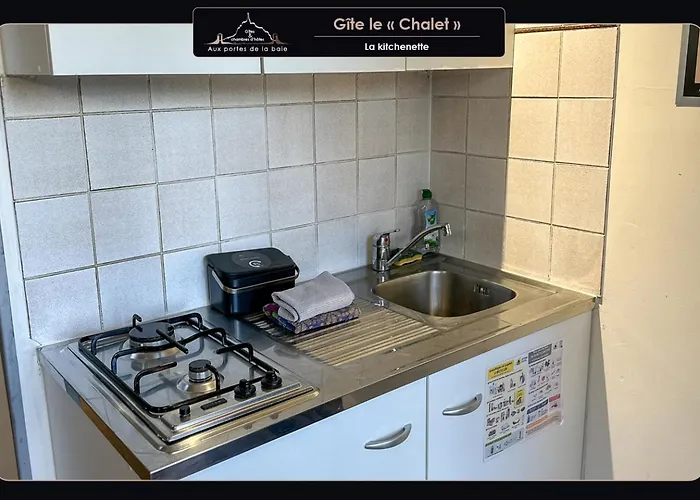 Aux Portes De La Baie - *